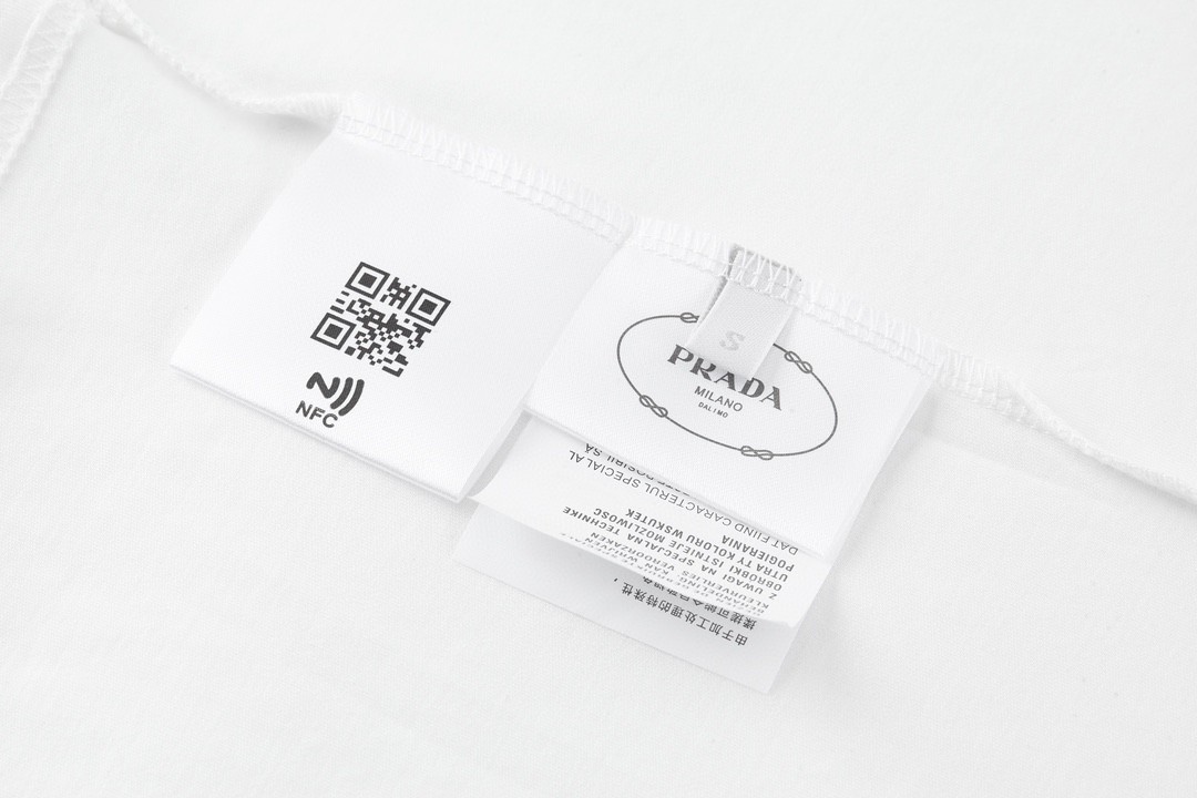 PRADA 普拉达 纯色领口小字母logo短袖 圆领 T恤 白色 