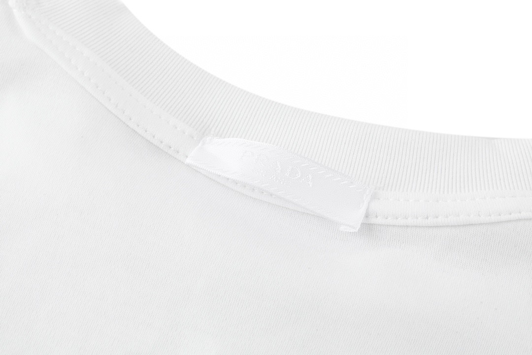 PRADA 普拉达 纯色领口小字母logo短袖 圆领 T恤 白色 