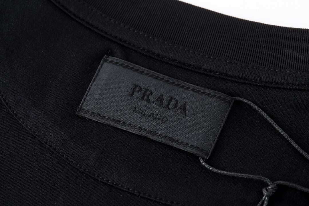PRADA 普拉达 纯色领口logo徽标 T恤 长袖 黑色 