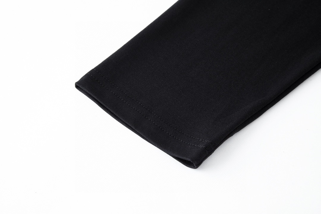 PRADA 普拉达 纯色领口logo徽标 T恤 长袖 黑色 