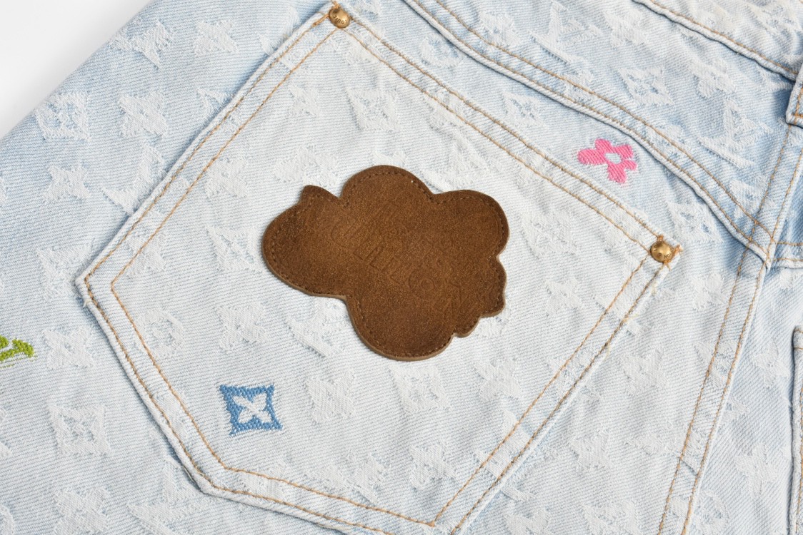 LOUIS VUITTON 路易威登 Tyler FW24 彩色刺绣Logo字母 纽扣口袋牛仔裤 长裤 裤子 休闲裤 蓝色 1AFPV5