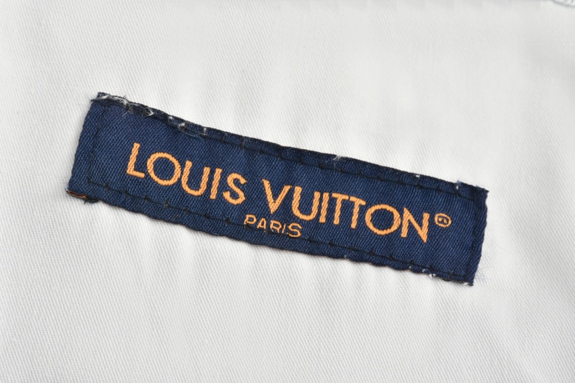LOUIS VUITTON 路易威登 Tyler FW24 彩色刺绣Logo字母 纽扣口袋牛仔裤 长裤 裤子 休闲裤 蓝色 1AFPV5