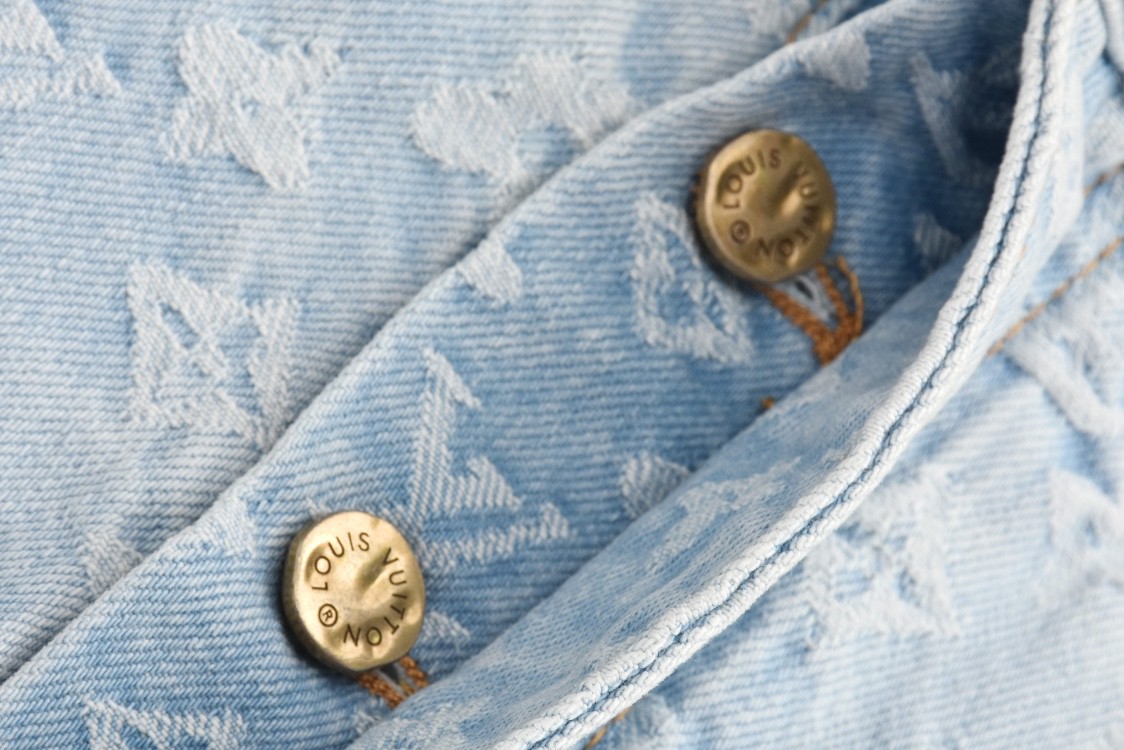 LOUIS VUITTON 路易威登 Tyler FW24 彩色刺绣Logo字母 纽扣口袋牛仔裤 长裤 裤子 休闲裤 蓝色 1AFPV5