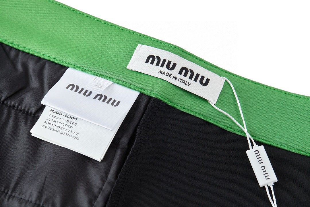 MIU MIU 拼色抽绳拉链短裤 裤子 休闲裤 五分裤 黑色