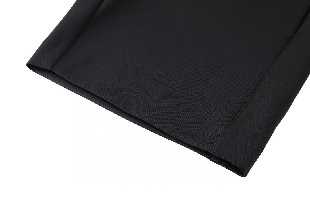 MIU MIU 拼色抽绳拉链短裤 裤子 休闲裤 五分裤 黑色