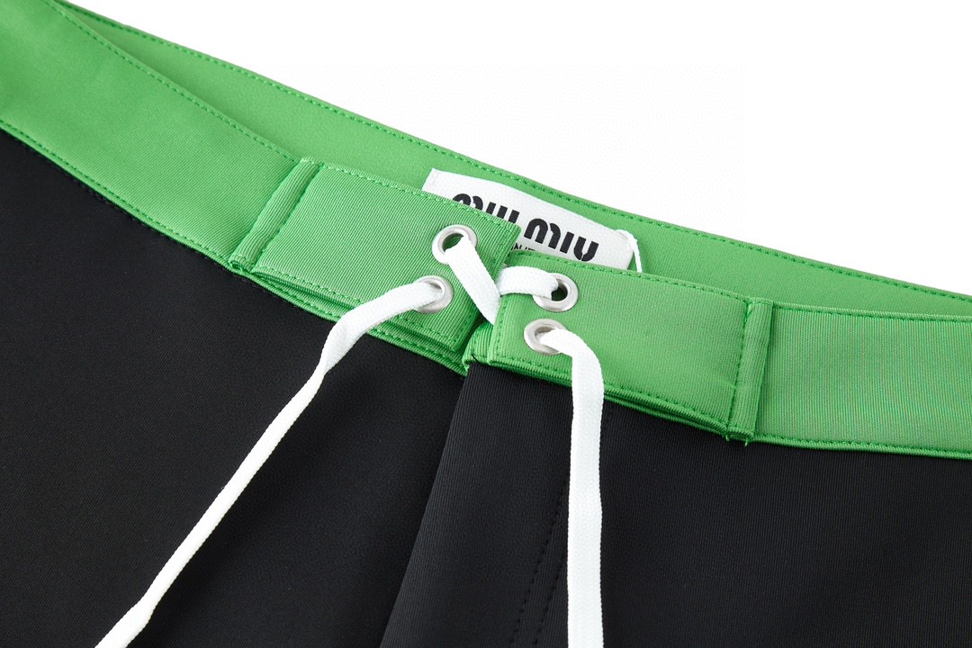 MIU MIU 拼色抽绳拉链短裤 裤子 休闲裤 五分裤 黑色