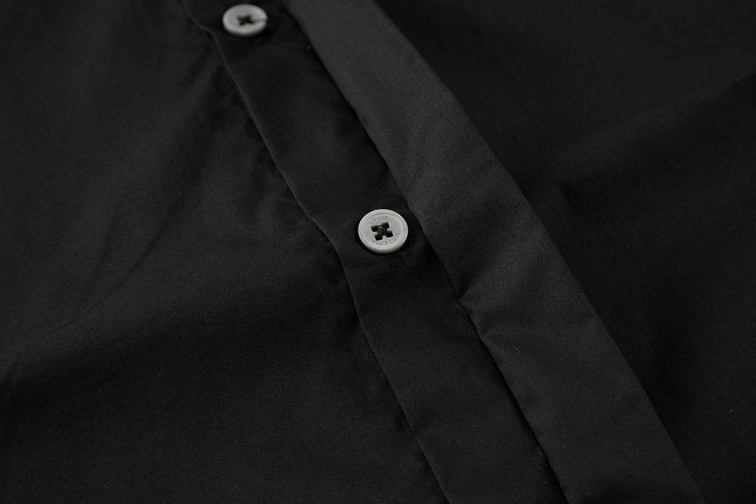 LOUIS VUITTON 路易威登 领口袖口烫钻衬衫 长袖 黑色 1AFJXE 