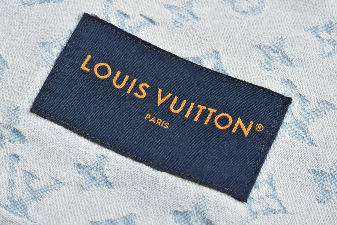 LOUIS VUITTON 路易威登 Monogram Denim Jacket 彩色刺绣单排扣牛仔外套 夹克 长袖 蓝色 1AFPTC