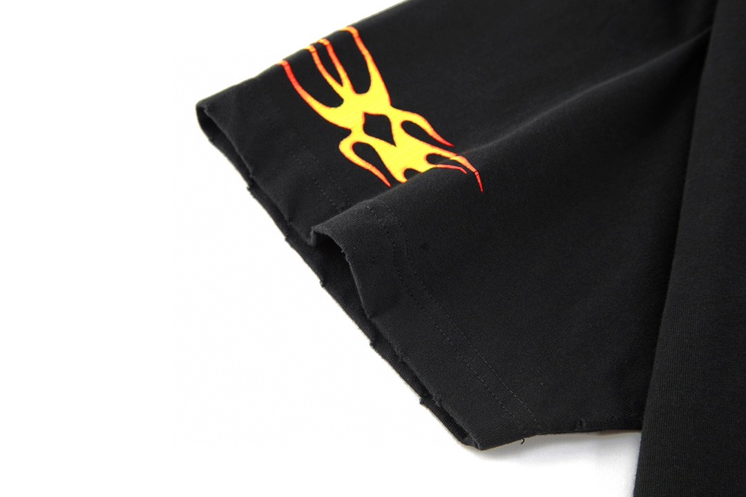 Balenciaga 巴黎世家 破洞火焰字母logo印花短袖 T恤 圆领 短款 夏季 黑色 787349TQVW71134