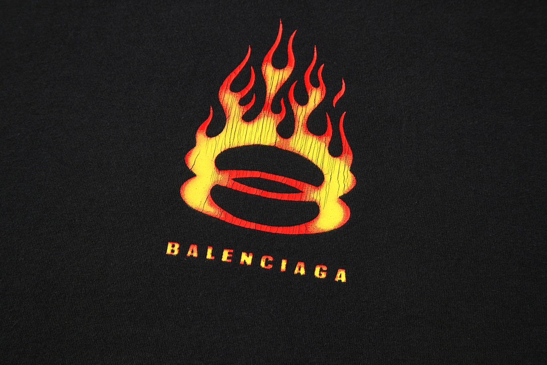 Balenciaga 巴黎世家 破洞火焰字母logo印花短袖 T恤 圆领 短款 夏季 黑色 787349TQVW71134