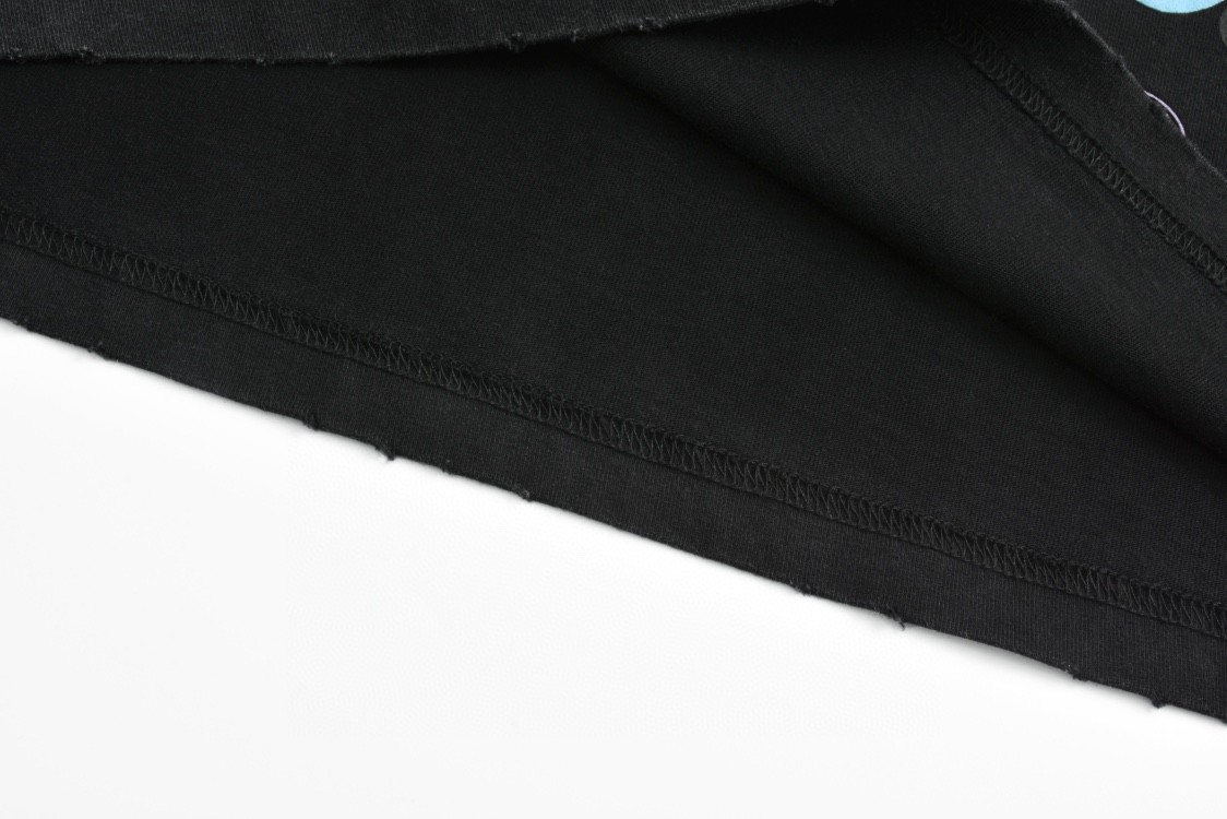 Balenciaga 巴黎世家 做旧破洞字母logo印花短袖 T恤 圆领 短款 夏季 黑色 