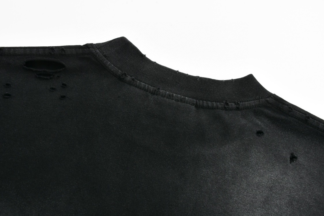 Balenciaga 巴黎世家 做旧破洞字母logo印花短袖 T恤 圆领 短款 夏季 黑色 