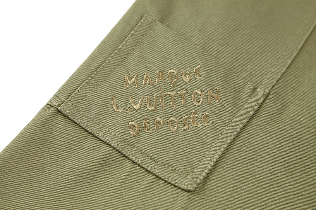 LOUIS VUITTON 路易威登 SS24 菲董联名系列纯色字母刺绣工装裤 休闲裤 长裤 卡其色 1AFJA0