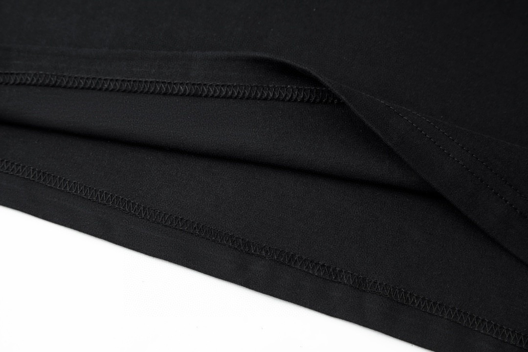 PRADA 普拉达 纯色领胸口口袋logo徽标 T恤 长袖 黑色 