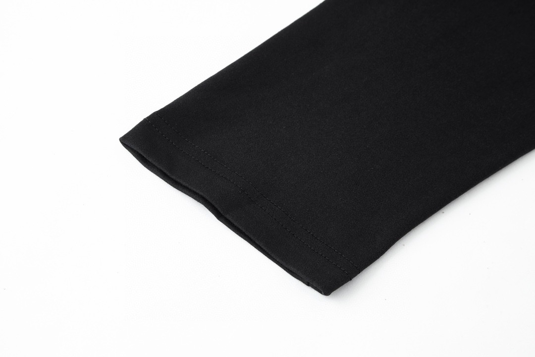 PRADA 普拉达 纯色领胸口口袋logo徽标 T恤 长袖 黑色 