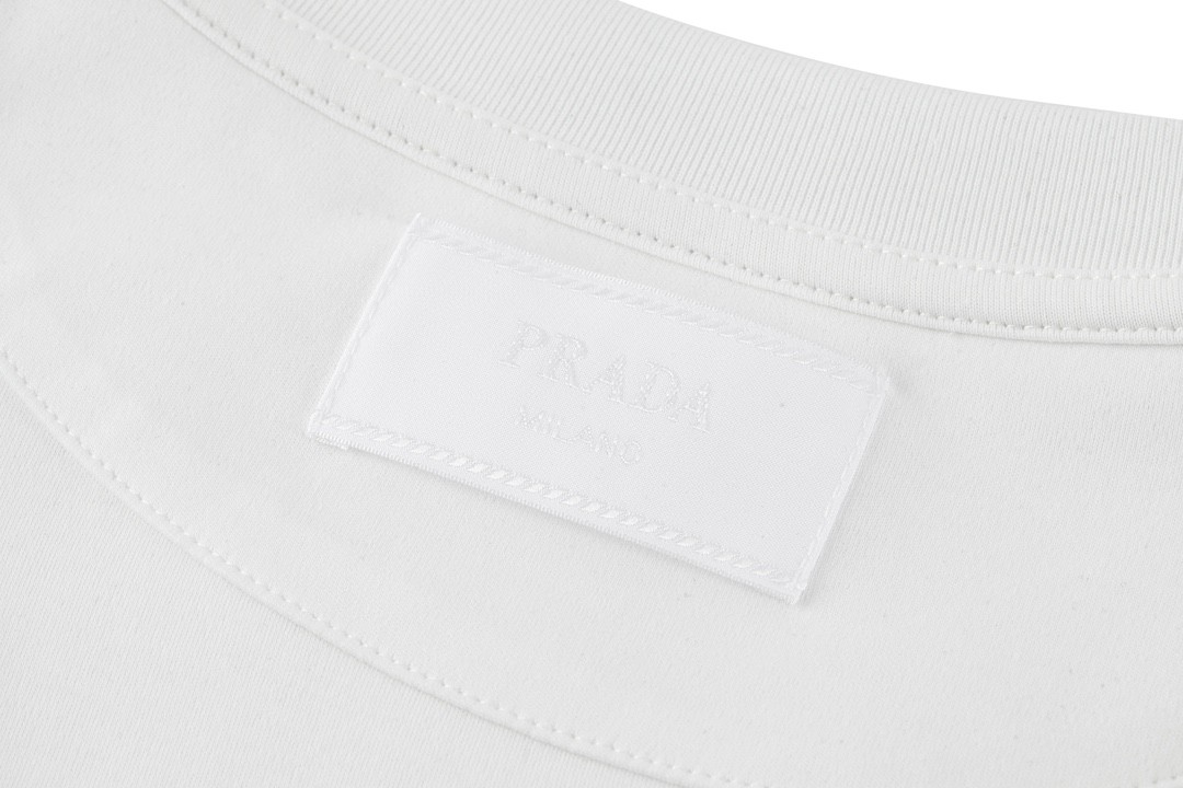 PRADA 普拉达 纯色领胸口口袋logo徽标 T恤 长袖 白色 