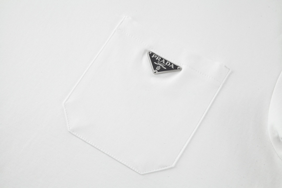 PRADA 普拉达 纯色领胸口口袋logo徽标 T恤 长袖 白色 