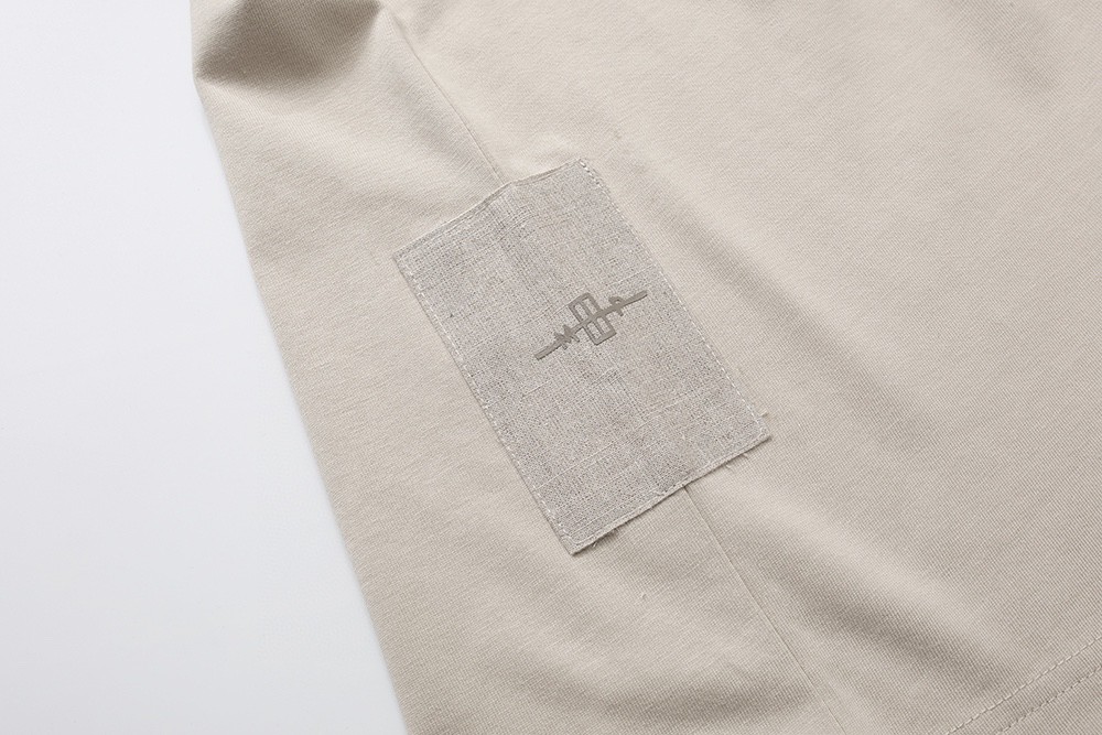 62#MADNESS 十周年限定 纯色贴标T恤 短袖 男女同款 白色 黑色 杏色