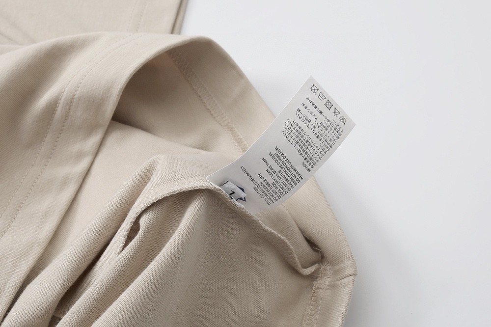 62#MADNESS 十周年限定 纯色贴标T恤 短袖 男女同款 白色 黑色 杏色