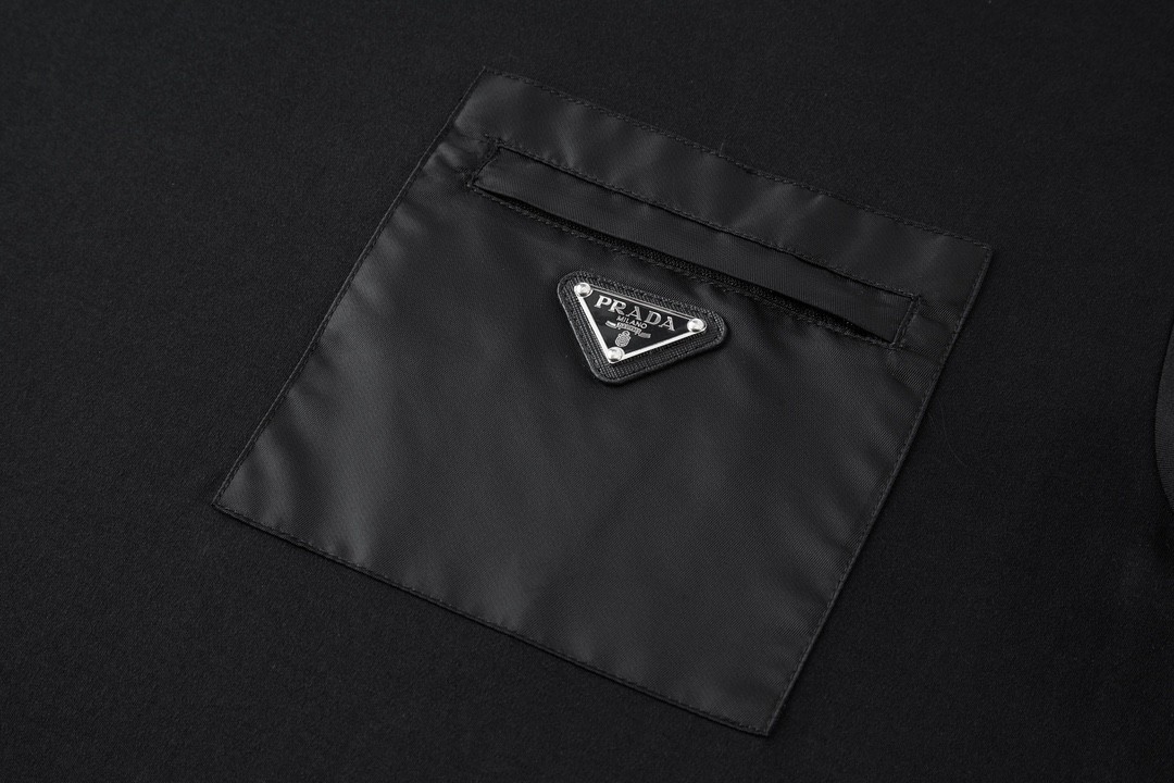 PRADA 普拉达 纯色尼龙口袋logo徽标 T恤 长袖 黑色 