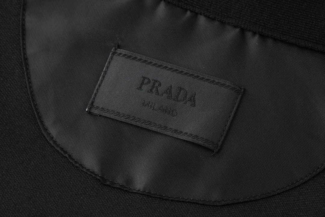 PRADA 普拉达 条纹拼接V领Polo衫 短袖 T恤 黑色 UJN895-1YR5-F0806-S-OOO