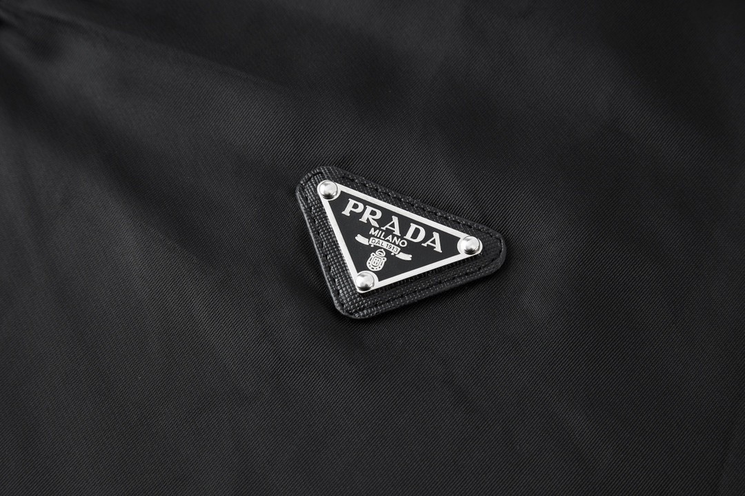 PRADA 普拉达 条纹拼接V领Polo衫 短袖 T恤 黑色 UJN895-1YR5-F0806-S-OOO