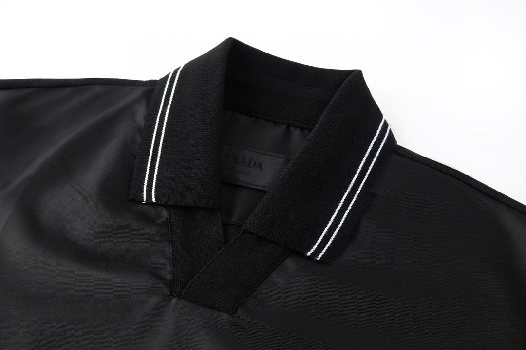 PRADA 普拉达 条纹拼接V领Polo衫 短袖 T恤 黑色 UJN895-1YR5-F0806-S-OOO