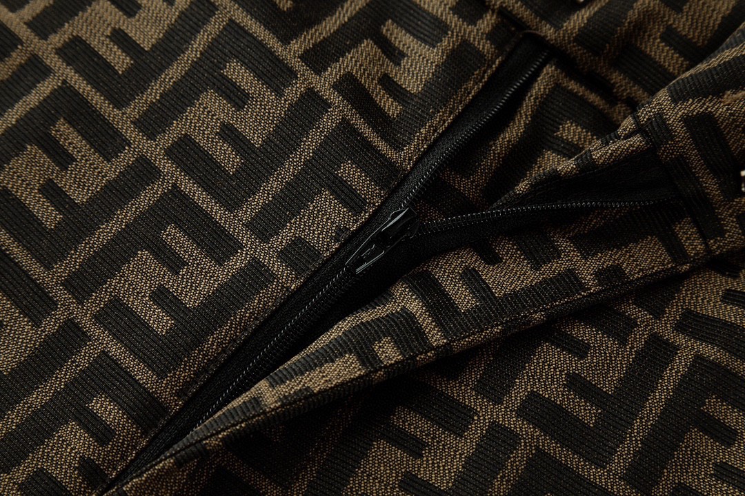 Fendi 芬迪 老花满印短裤 休闲裤 五分裤 棕色 