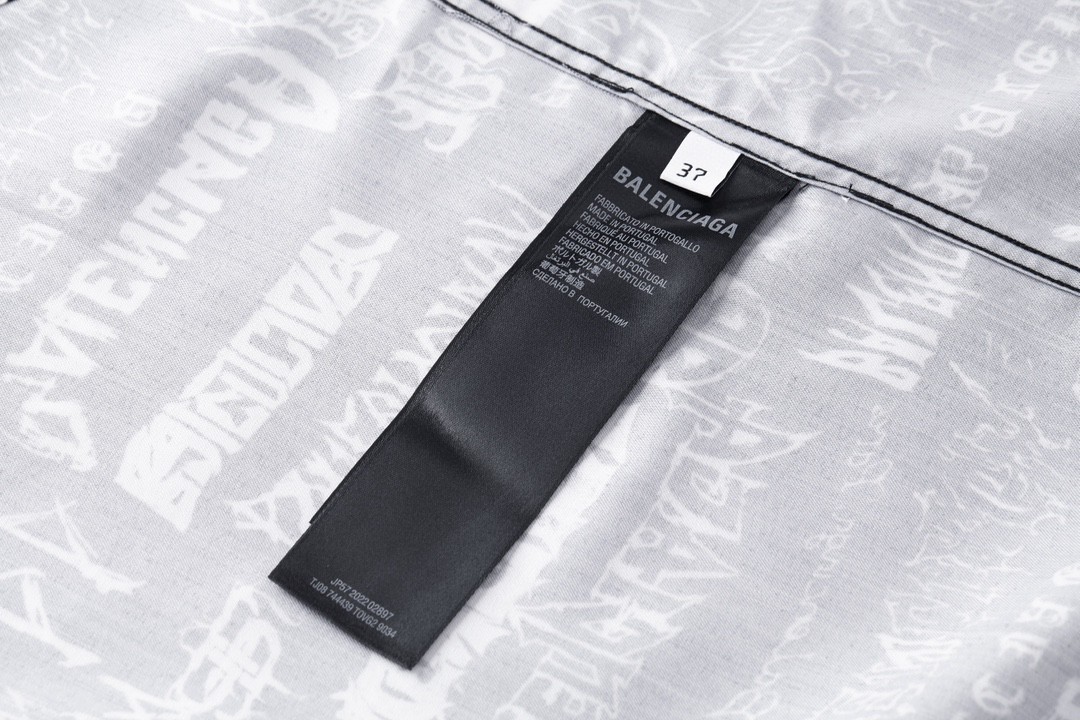 Balenciaga 巴黎世家 SS24 New Year新年系列 Logo印花满印单排扣衬衫 长袖 秋冬 黑色 662983TPLE71000