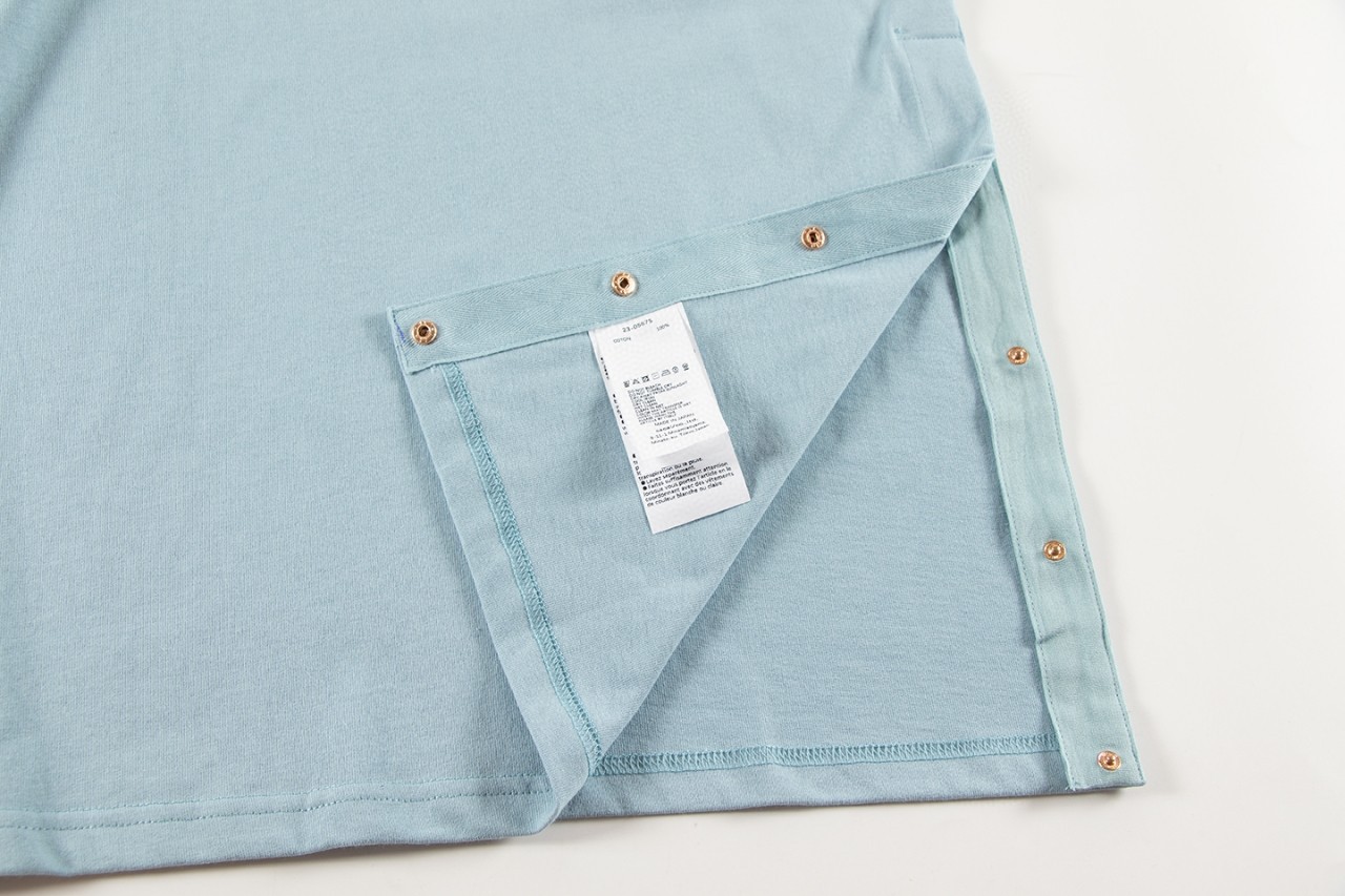 [Copy]Sacai Carhartt WIP FW23 联名系列 Logo标志侧面开叉暗扣 短袖 T恤 圆领 短款 夏季 蓝色 23-0557S-451