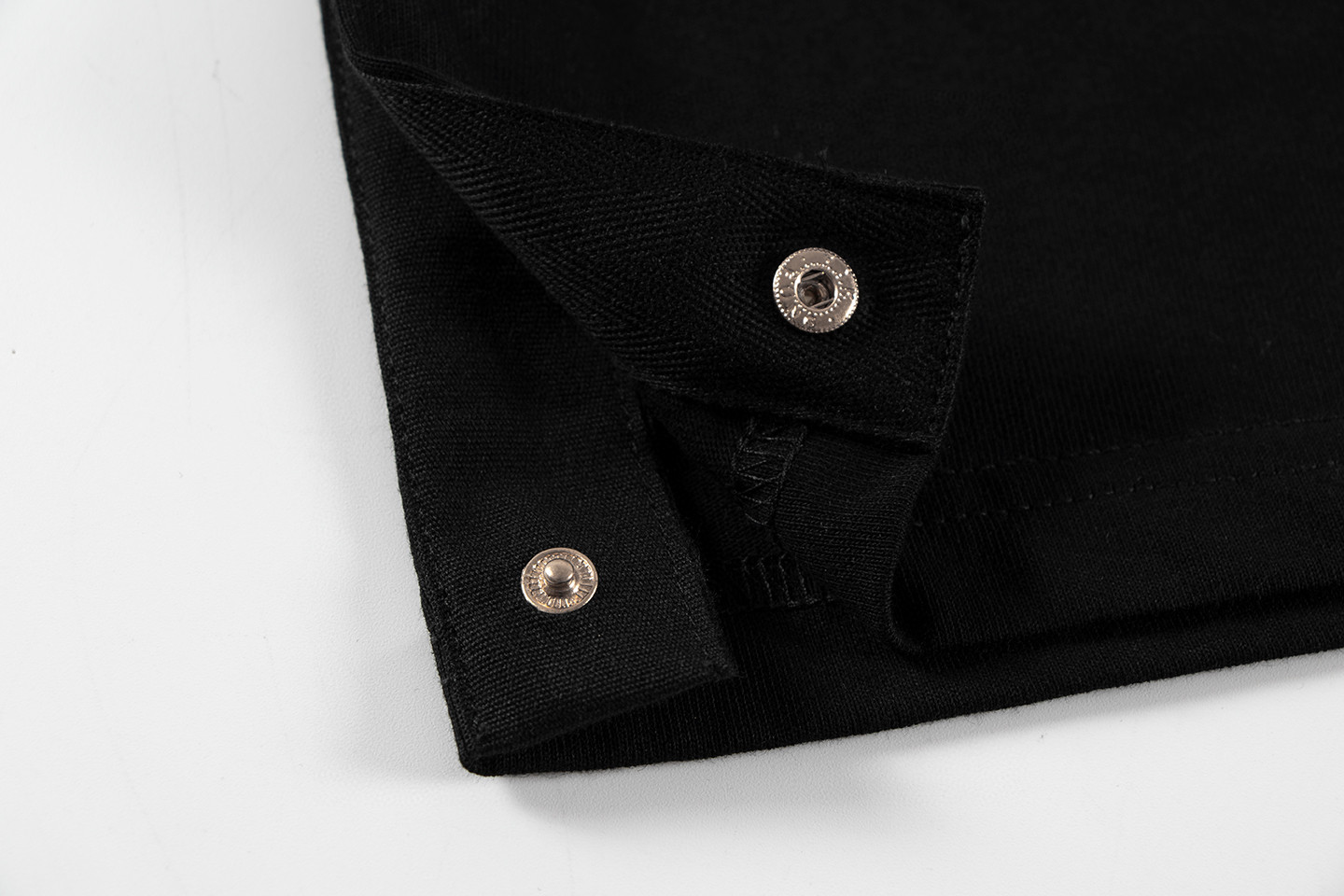 Sacai Carhartt WIP FW23 联名系列 Logo标志侧面开叉暗扣 短袖 T恤 圆领 短款 夏季 黑色 23-0557S-001