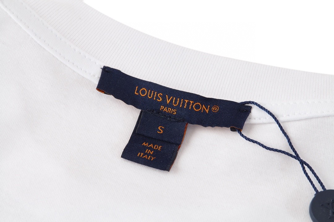 LOUIS VUITTON 路易威登 复古链条字母logo印花短袖 圆领 T 恤 上衣 夏款 白色 1AFN05