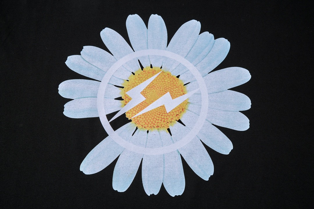  PEACEMINUSONE 权志龙 x fragmentdesign藤原浩闪电 雏菊短袖 T恤 夏款 黑色 