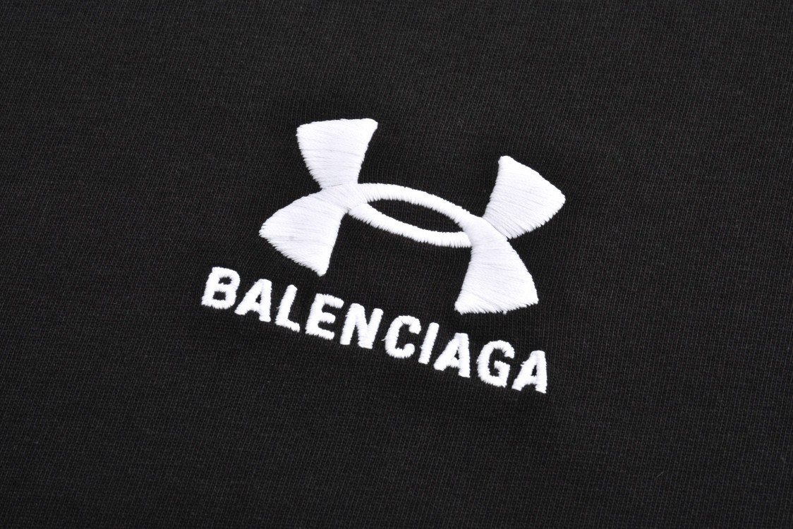 Balenciaga 巴黎世家 Under Armour SS25 字母刺绣Logo短袖 T恤 圆领 短款 夏季 黑色 787349TRVB79034