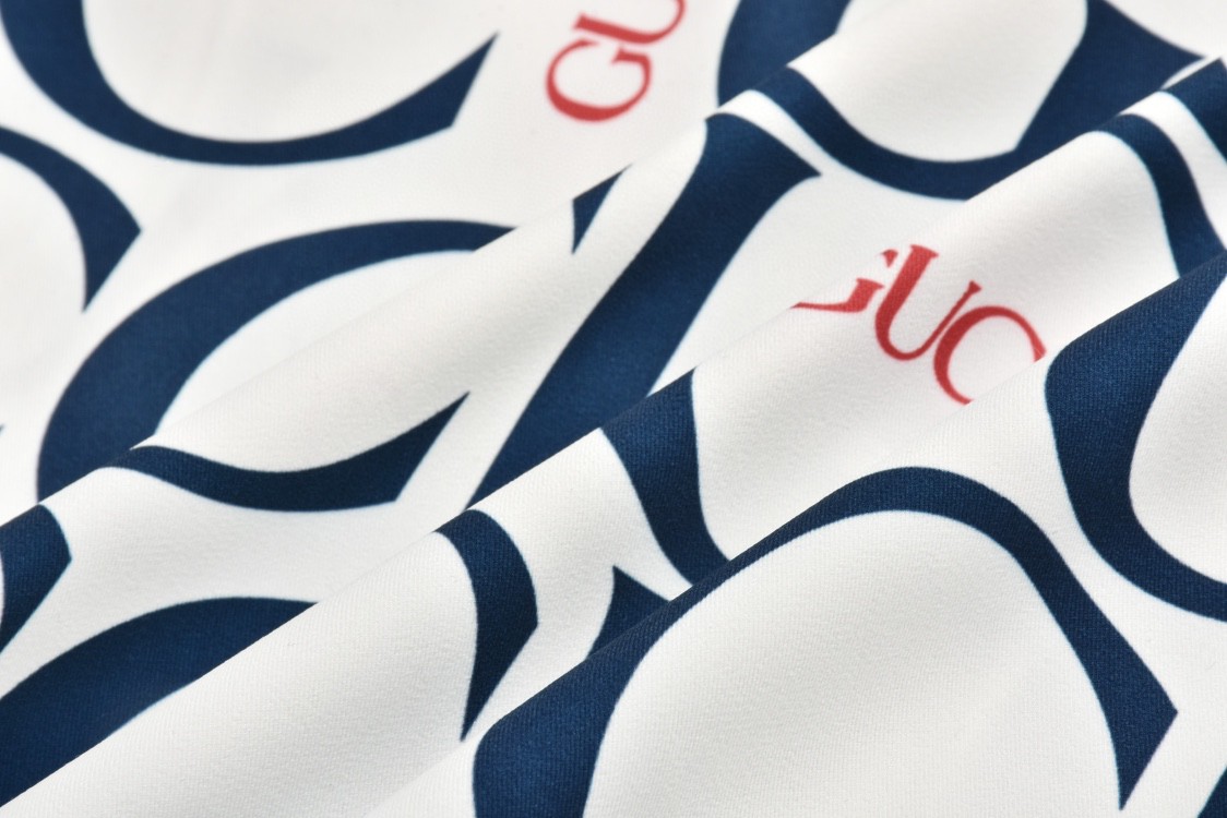 GUCCI 古驰 Maxi Print Fabric Shirt V领纽扣 Logo满印短袖 夏季 白色 790723-ZAQL4-9059