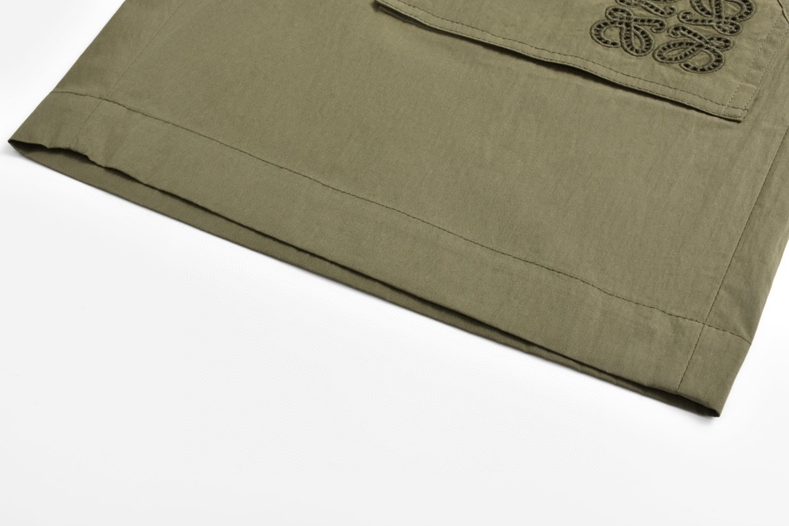Loewe 罗意威 SS24 纯色Logo刺绣口袋休闲裤 短裤 五分裤 工装裤 绿色 S616Y04X66-4160