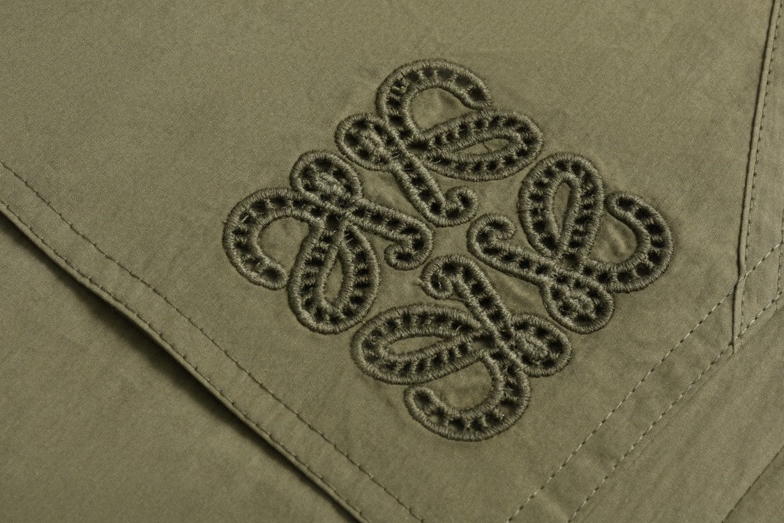 Loewe 罗意威 SS24 纯色Logo刺绣口袋休闲裤 短裤 五分裤 工装裤 绿色 S616Y04X66-4160