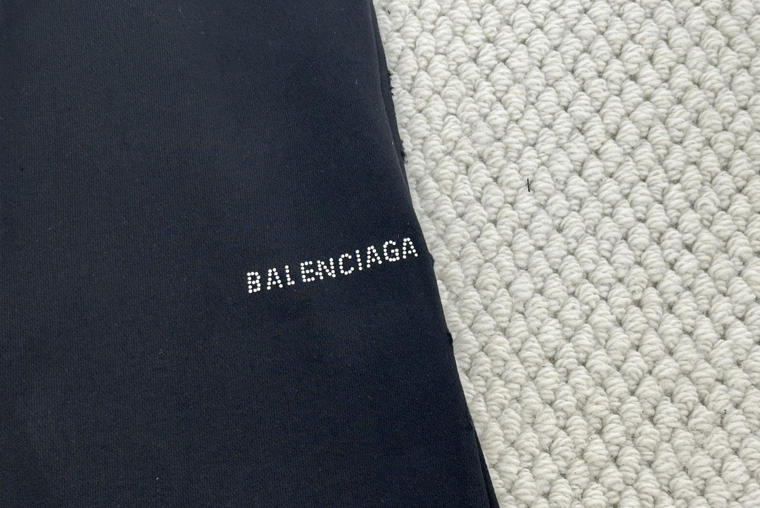 Balenciaga 巴黎世家 破洞水钻字母logo短裤 五分裤 休闲裤 运动裤 夏季 黑色 