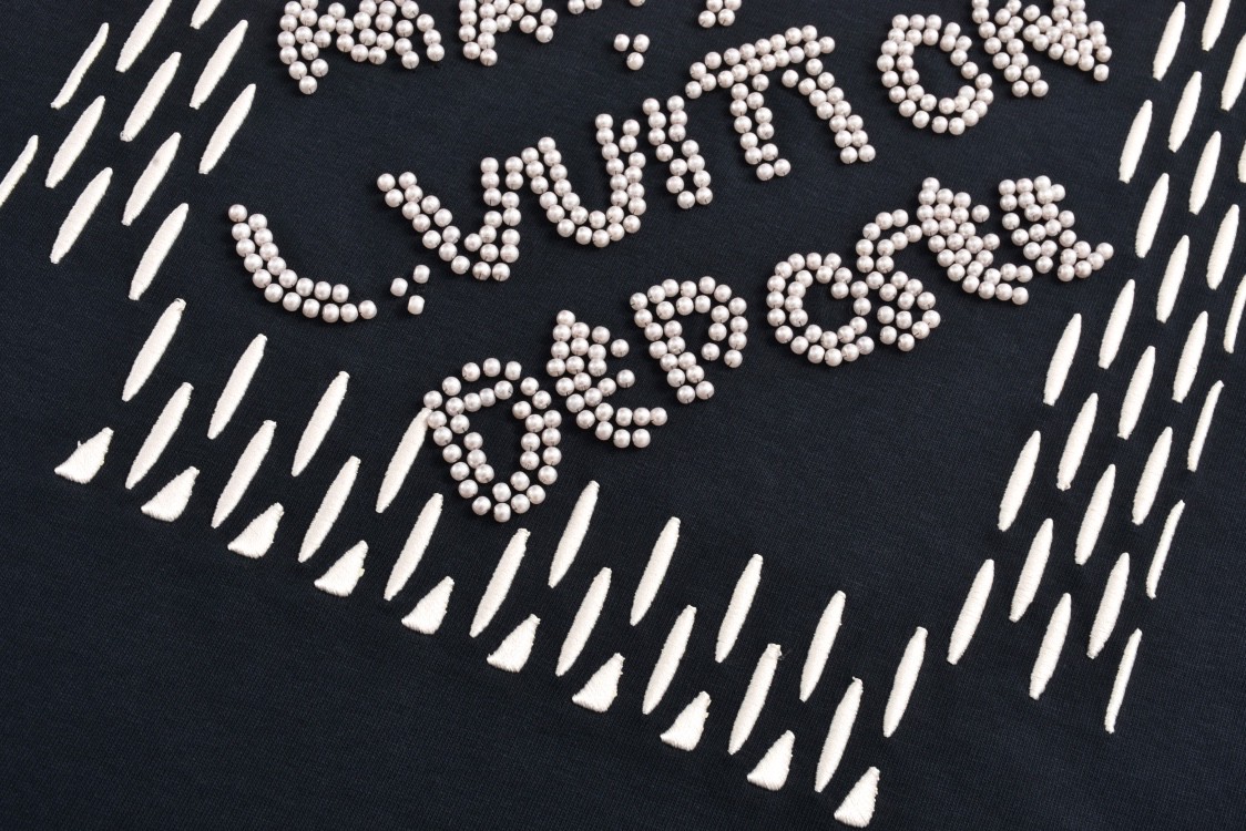 LOUIS VUITTON 路易威登 字母珠饰刺绣logo圆领短袖 T恤 黑色 1AFJFI