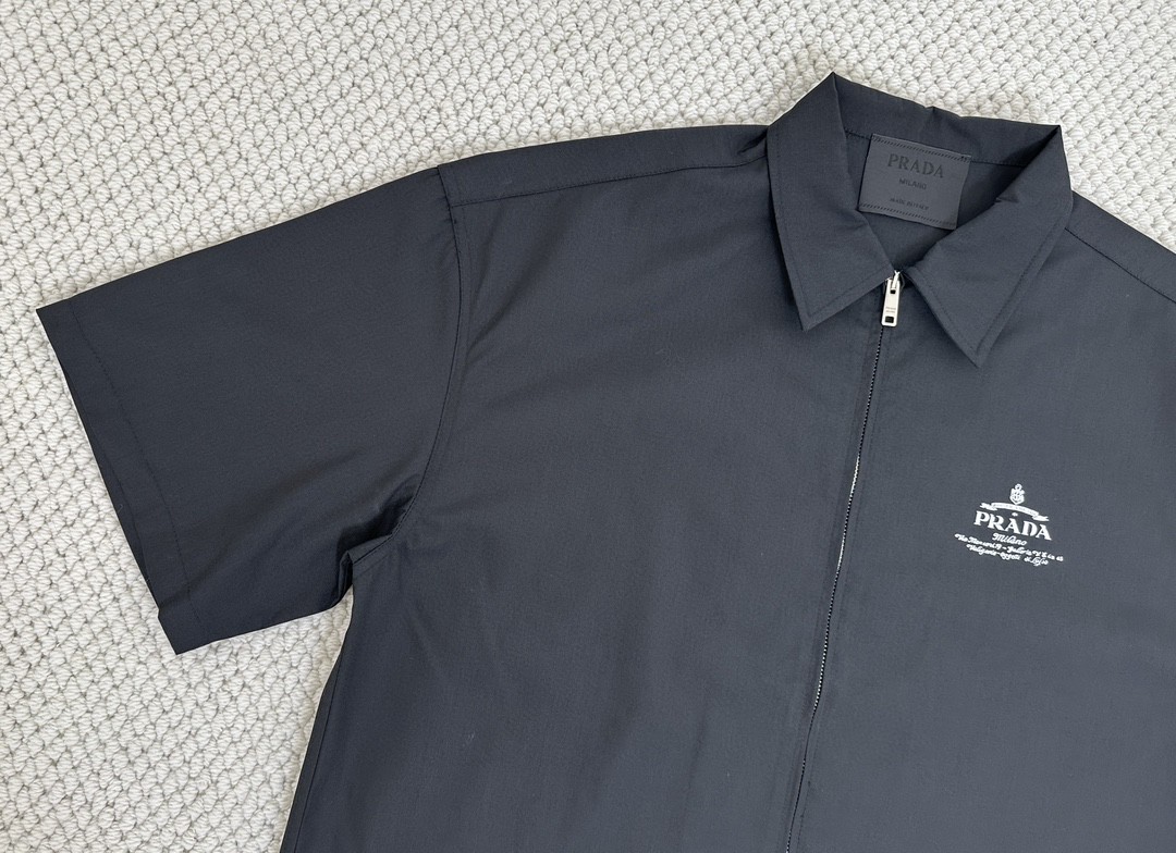 PRADA 普拉达 字母logo印花拉链翻领衬衫 短袖 黑色