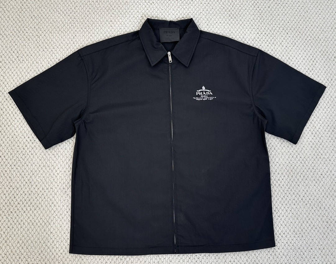 PRADA 普拉达 字母logo印花拉链翻领衬衫 短袖 黑色
