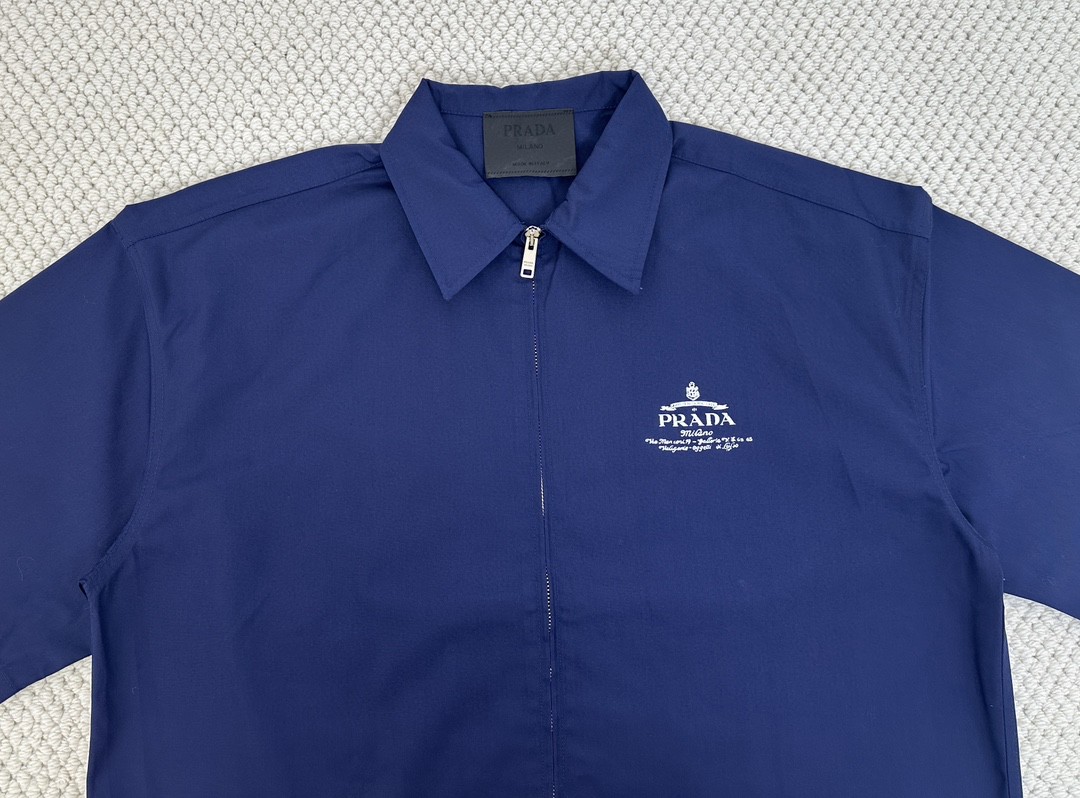 PRADA 普拉达 字母logo印花拉链翻领衬衫 短袖 蓝色 SC781-1480-F0216-S-OOO