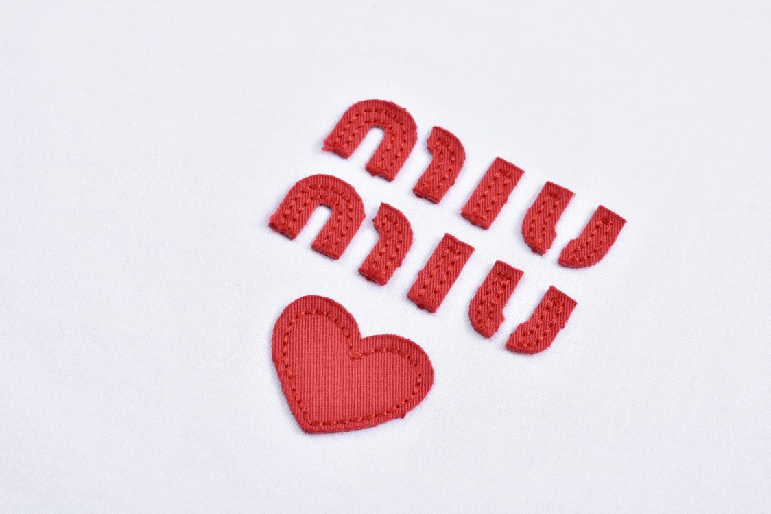 MIU MIU 缪缪 Logo字母爱心图案印花短袖 T恤 白色 MJN499-1277-F0009-S-WMO