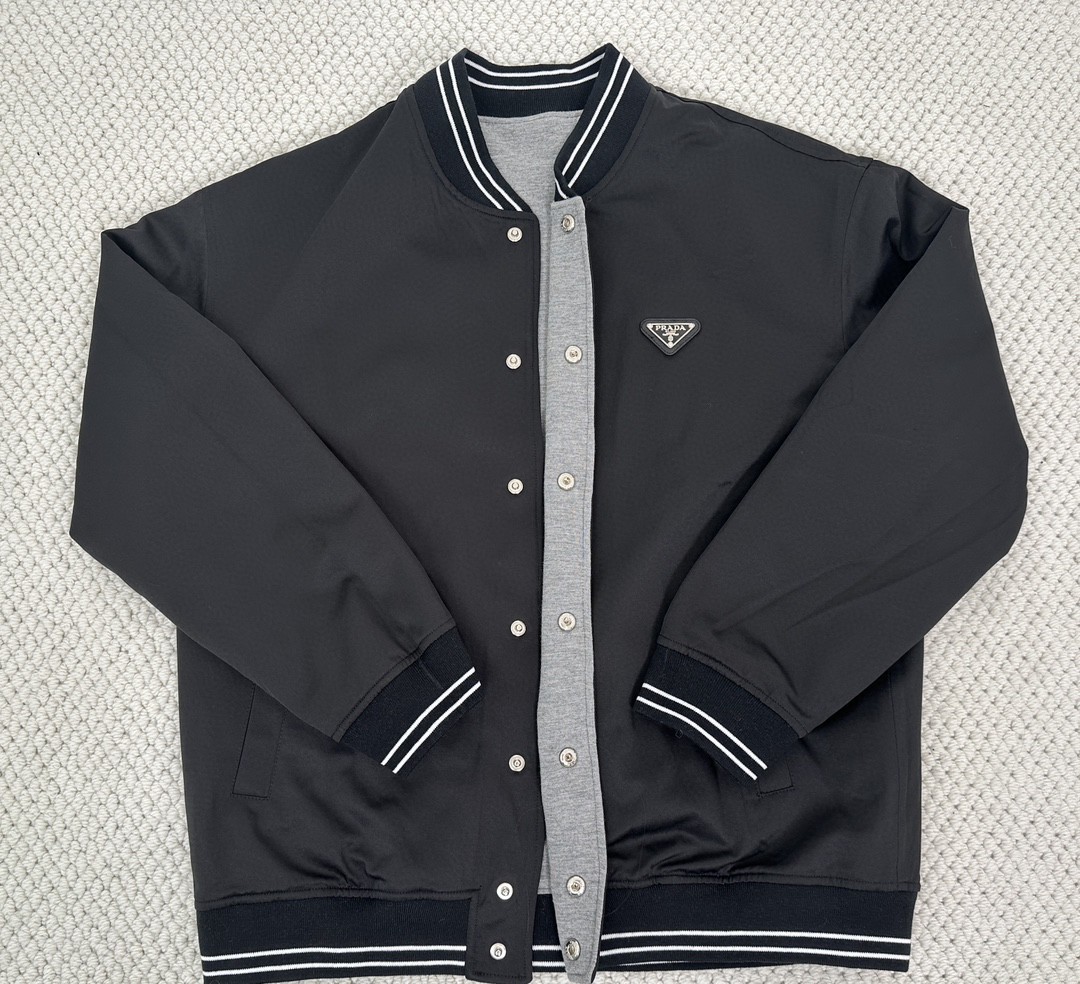 PRADA 普拉达 双面穿logo徽标单排扣棒球服 夹克 外套 长袖 黑灰色 UJL96A-11JE-F0N11-S-232