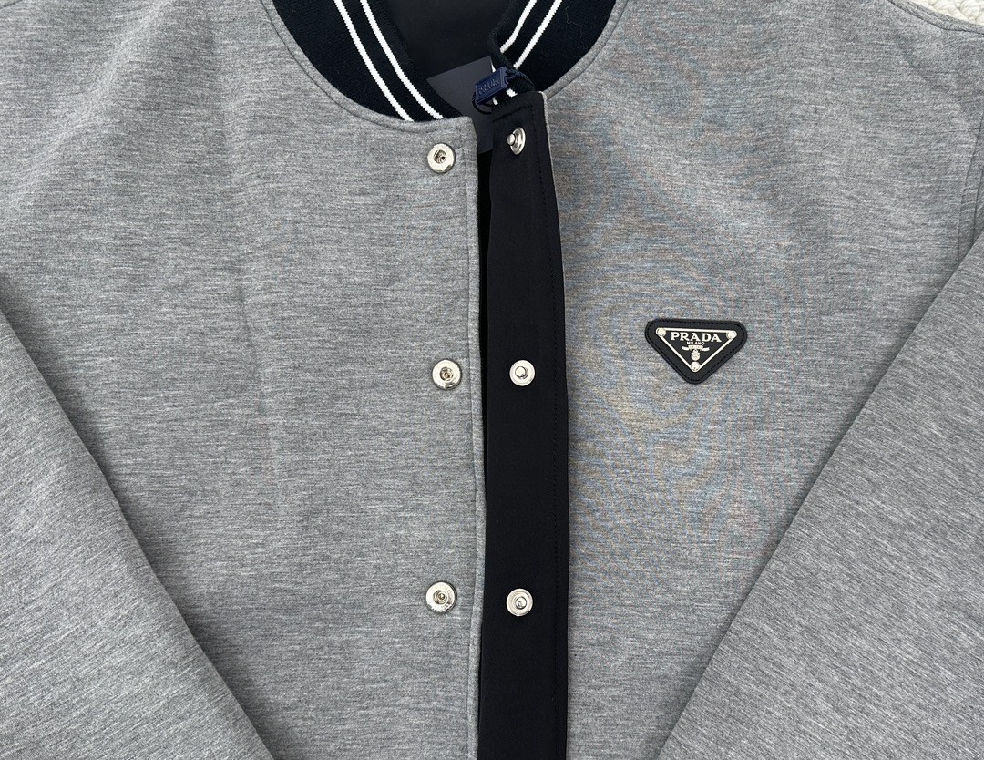 PRADA 普拉达 双面穿logo徽标单排扣棒球服 夹克 外套 长袖 黑灰色 UJL96A-11JE-F0N11-S-232
