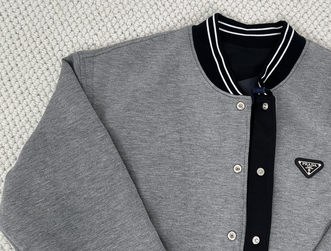 PRADA 普拉达 双面穿logo徽标单排扣棒球服 夹克 外套 长袖 黑灰色 UJL96A-11JE-F0N11-S-232
