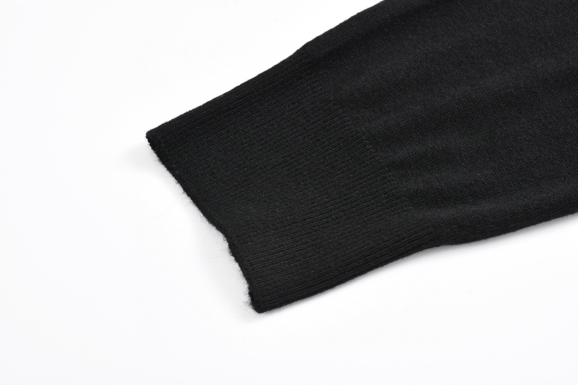 PRADA 普拉达 纯色刺绣字母logo薄款毛衣 长袖 黑色