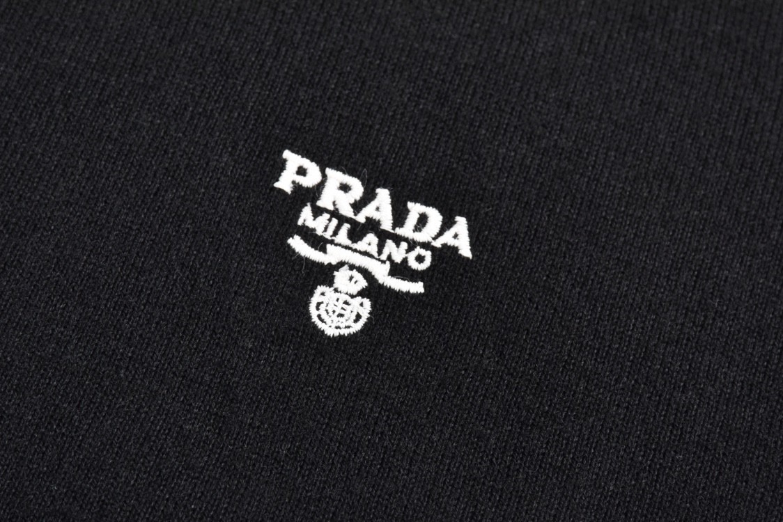 PRADA 普拉达 纯色刺绣字母logo薄款毛衣 长袖 黑色