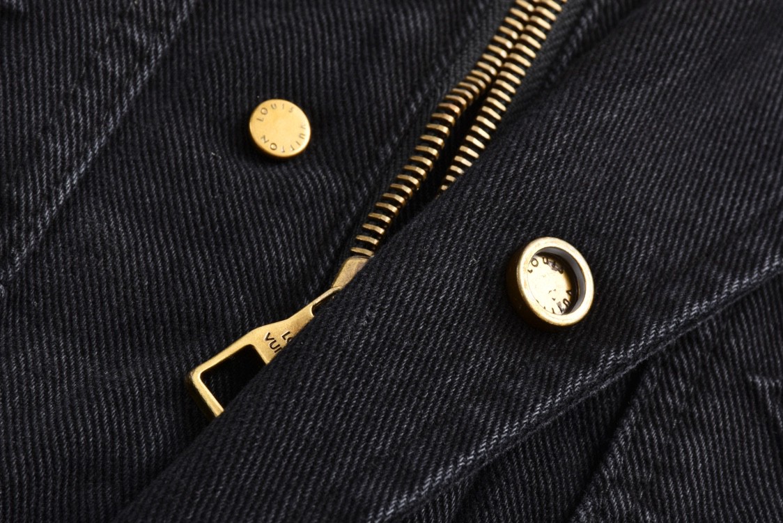 LOUIS VUITTON 路易威登 浮雕压花翻领牛仔外套 牛仔衣 上衣 夹克 外套 黑色 1AFVA6