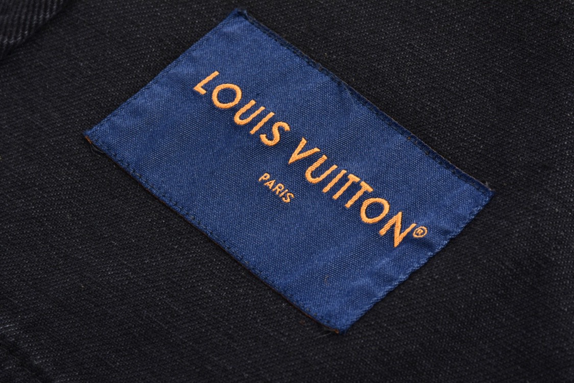 LOUIS VUITTON 路易威登 浮雕压花翻领牛仔外套 牛仔衣 上衣 夹克 外套 黑色 1AFVA6
